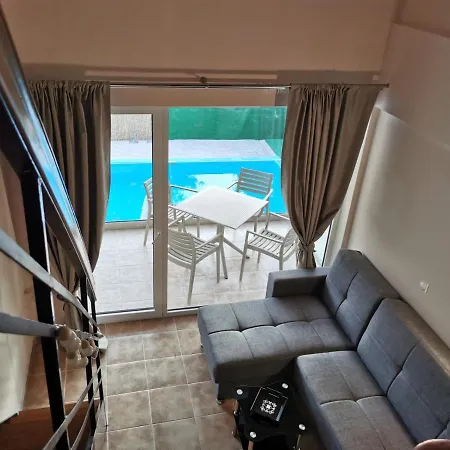 Hotel Capital Lux 3* نيدري